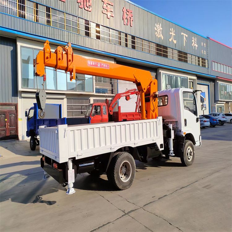 万柏林区三轮随车吊定制 农用改装机自备吊中瑞长期出售